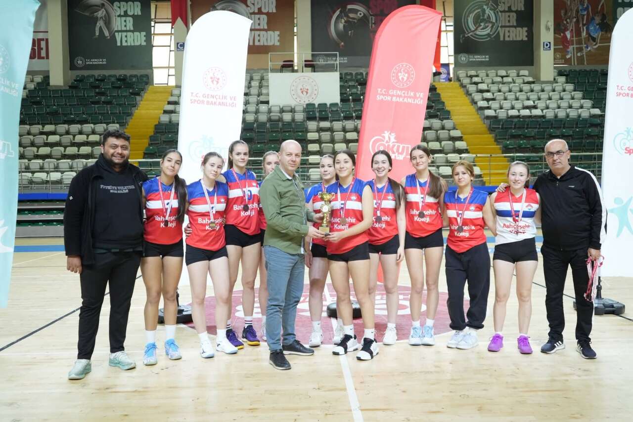 Okul Sporlarında Genç Kızlar Voleybol İl Şampiyonu Belli Oldu 6